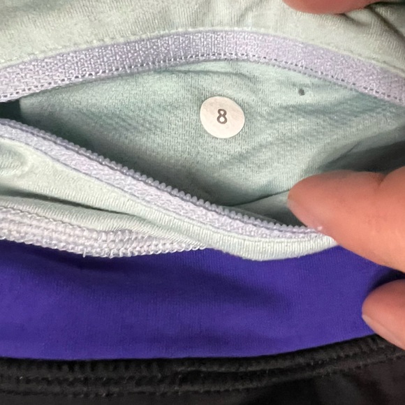 Lululemon shorts Size 8 - Picture 4 of 4